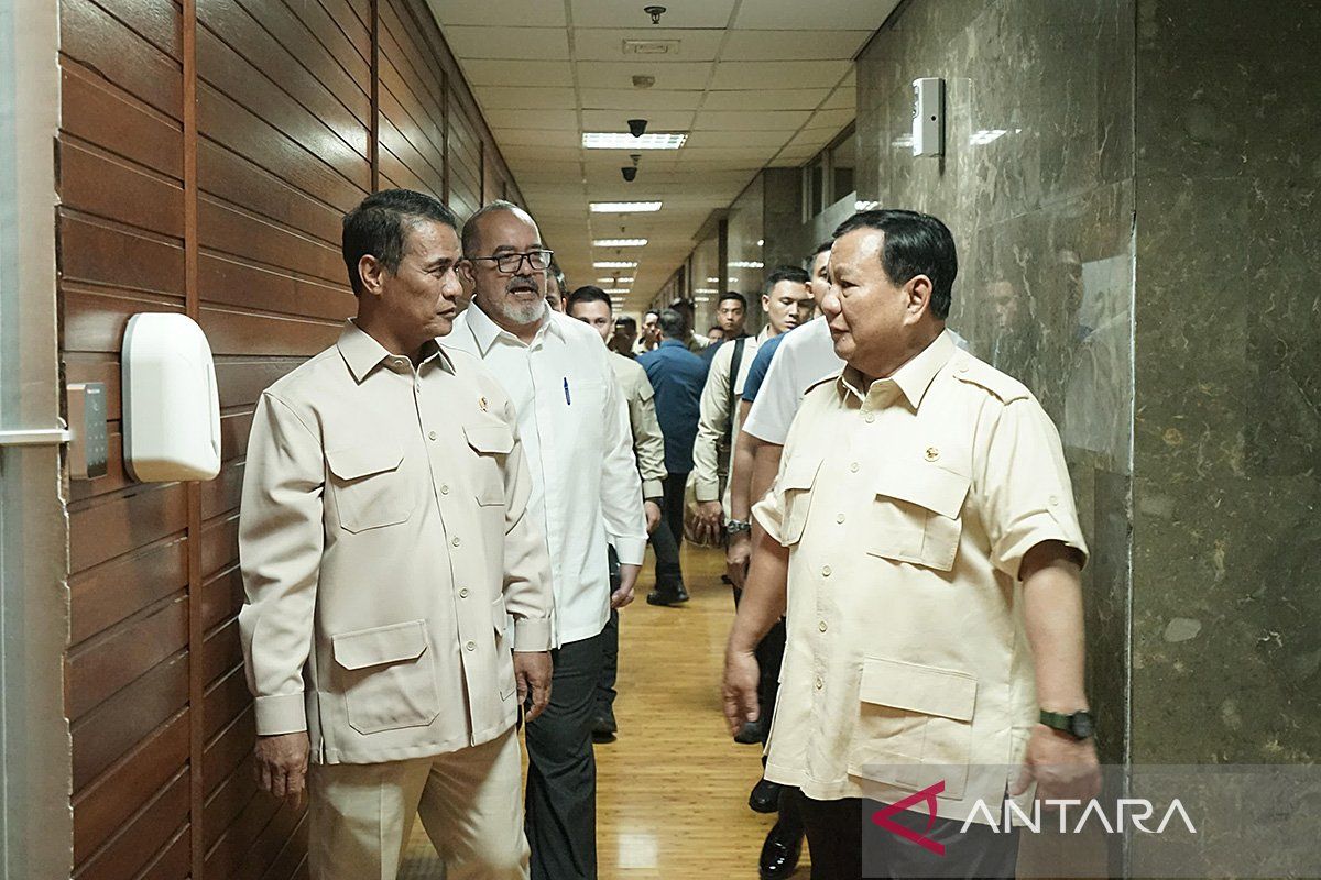 Prabowo-Menhan lakukan rapat mendadak dengan Mentan bahas HPP gabah