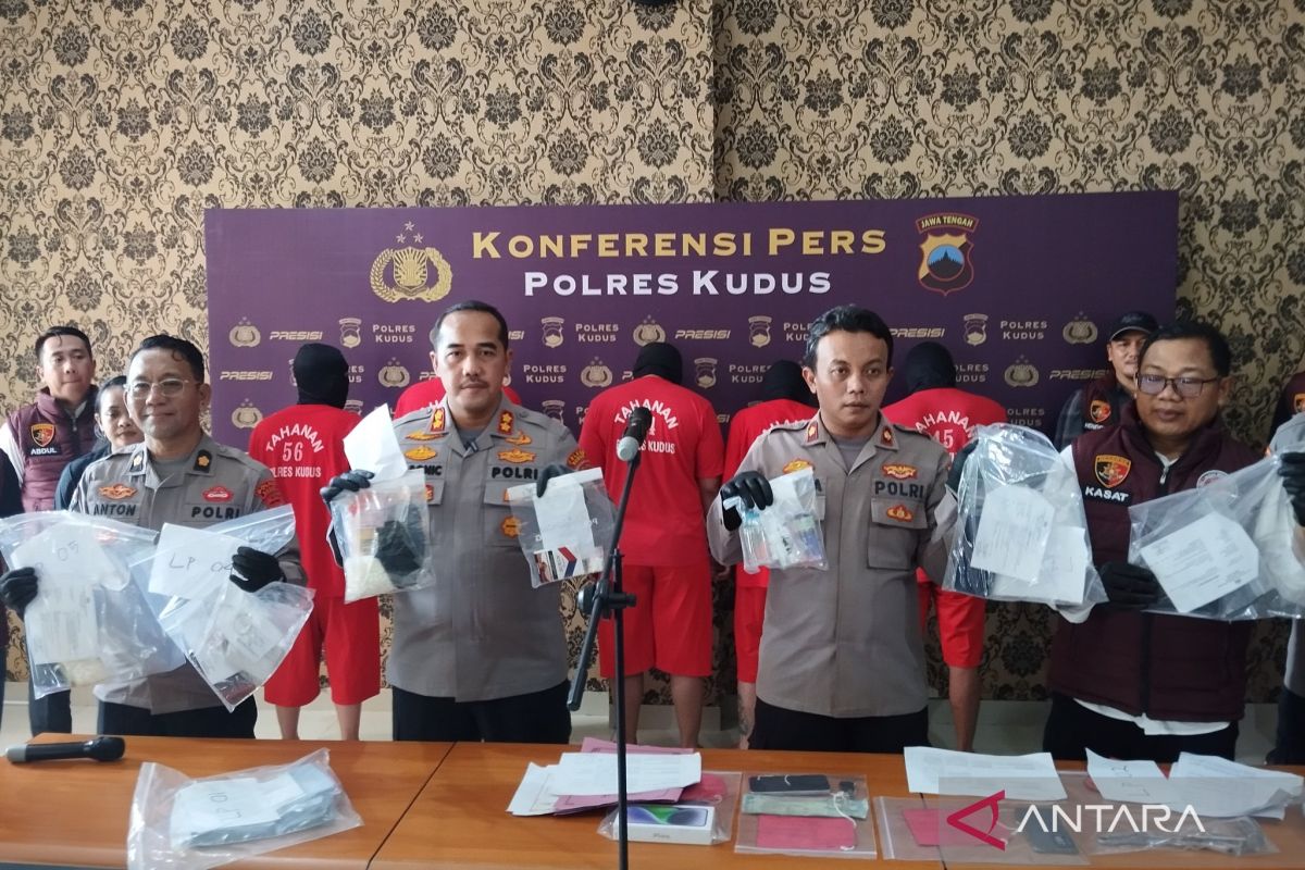 Polres Kudus amankan 2,11 gram sabu-sabu dan 916 butir obat berlogo Y