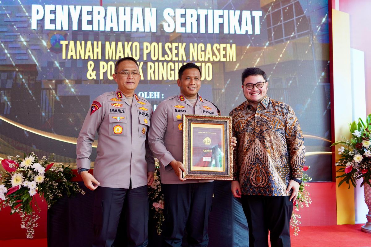 Pemkab Kediri beri hibah tanah ke Polres