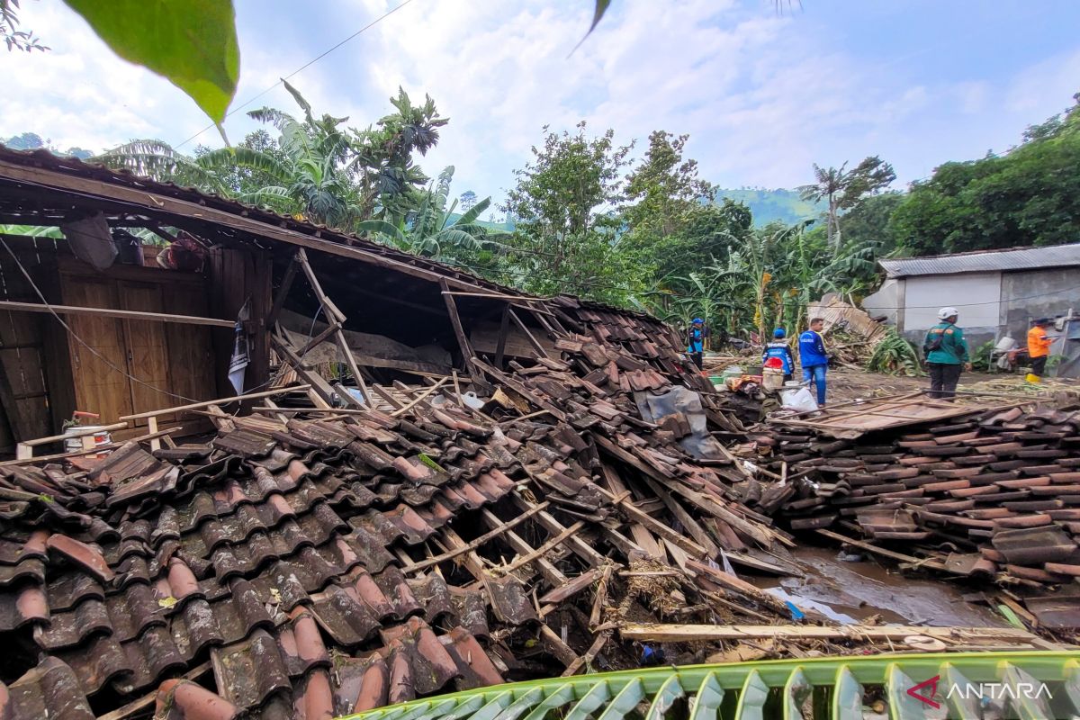 Dua desa di Situbondo diterjang banjir bandang