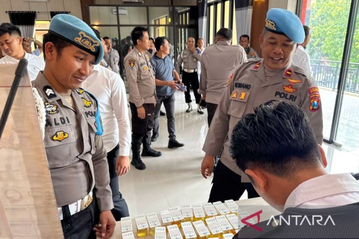 Puluhan anggota Polres Situbondo jalani tes urine