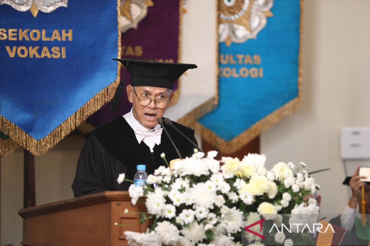 Wamenkeu Anggito dikukuhkan sebagai Guru Besar Sekolah Vokasi UGM