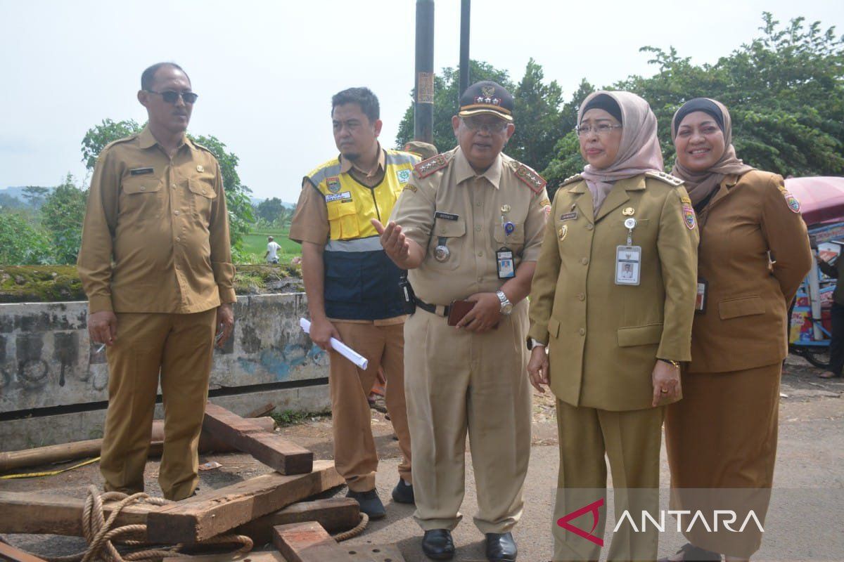 Pemkab Batang  percepat perbaikan jembatan dampak banjir bandang