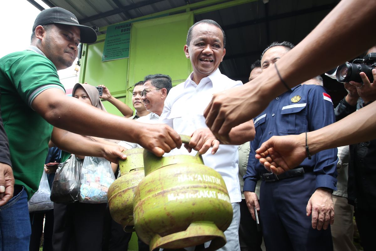 Masyarakat kembali bisa membeli gas elpiji 3 kilogram di tingkat pengecer