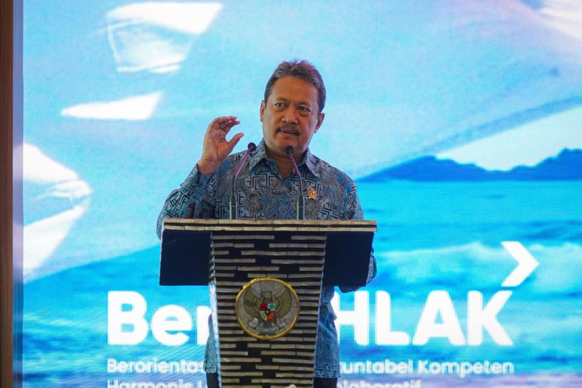 Menteri Trenggono minta program ekonomi biru diawasi ketat