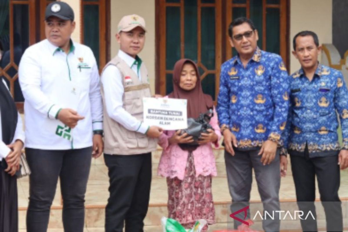 Pemkab Sampang tekan angka kemiskinan melalui bantuan sosial