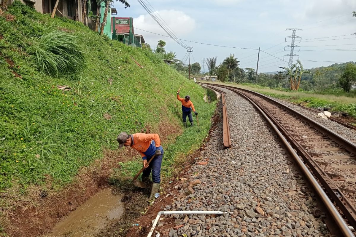 KAI Bandung jalankan perawatan geometri antisipasi cuaca ekstrem