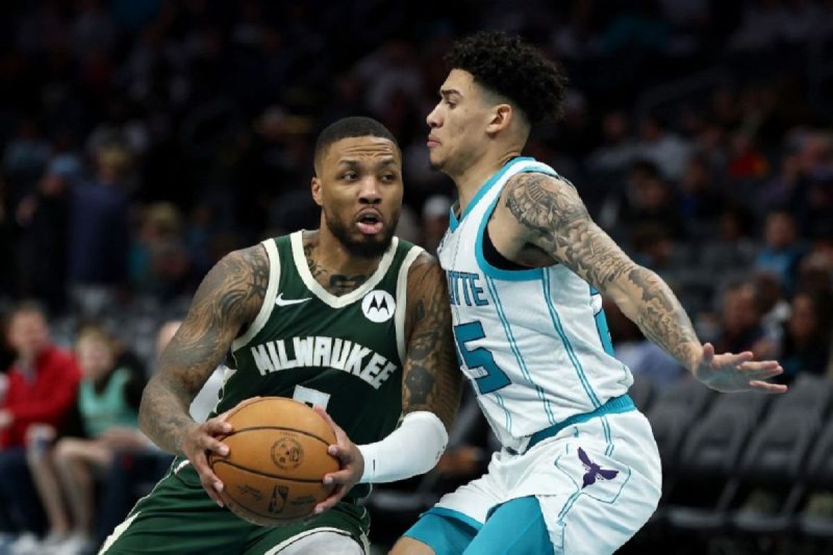 Bucks atasi Hornets, Lillard pimpin kemenangan tanpa Antetokounmpo