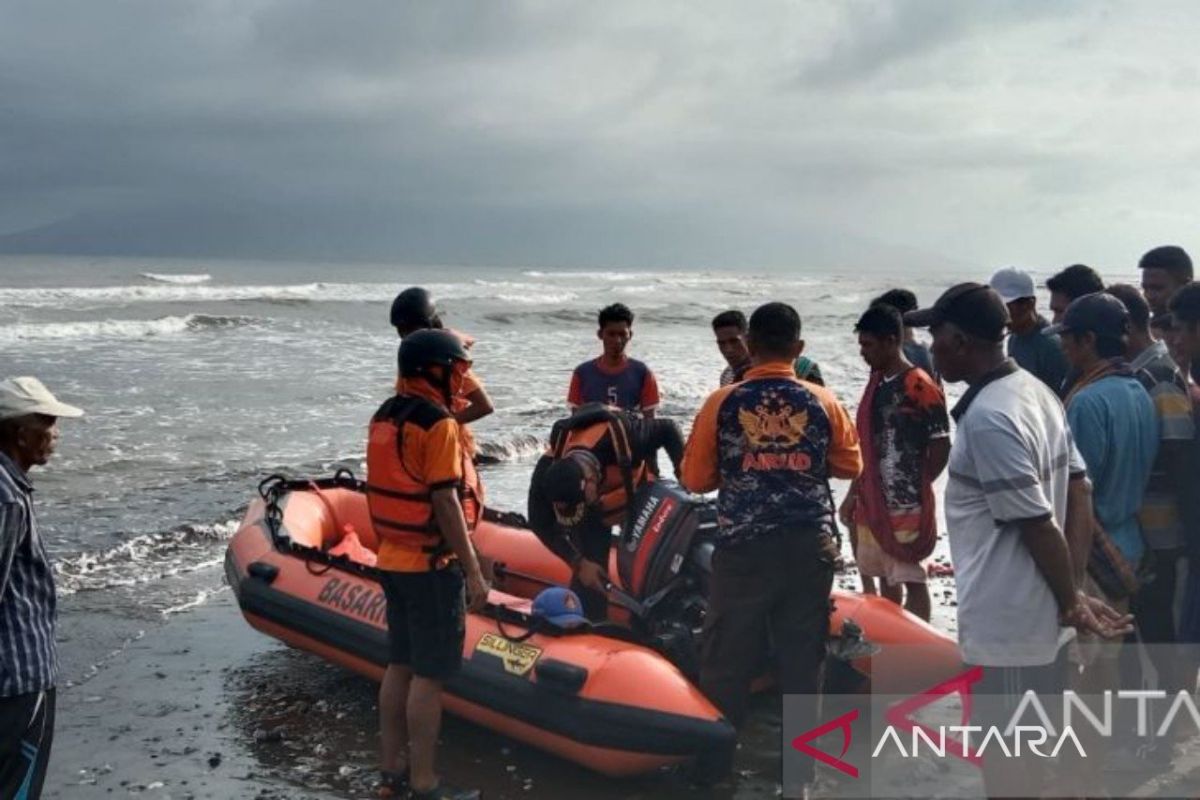 Tim SAR kerahkan anjing pelacak cari korban banjir bandang di Bima