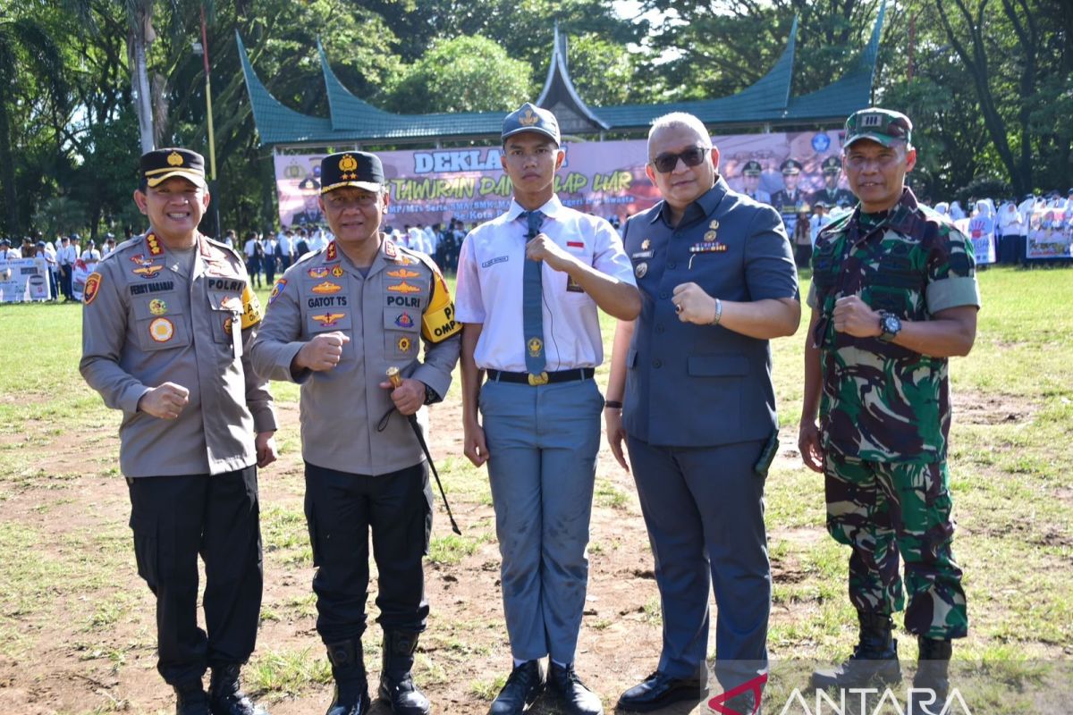 Pemkot Padang - Polda Sumbar deklarasikan antitawuran 