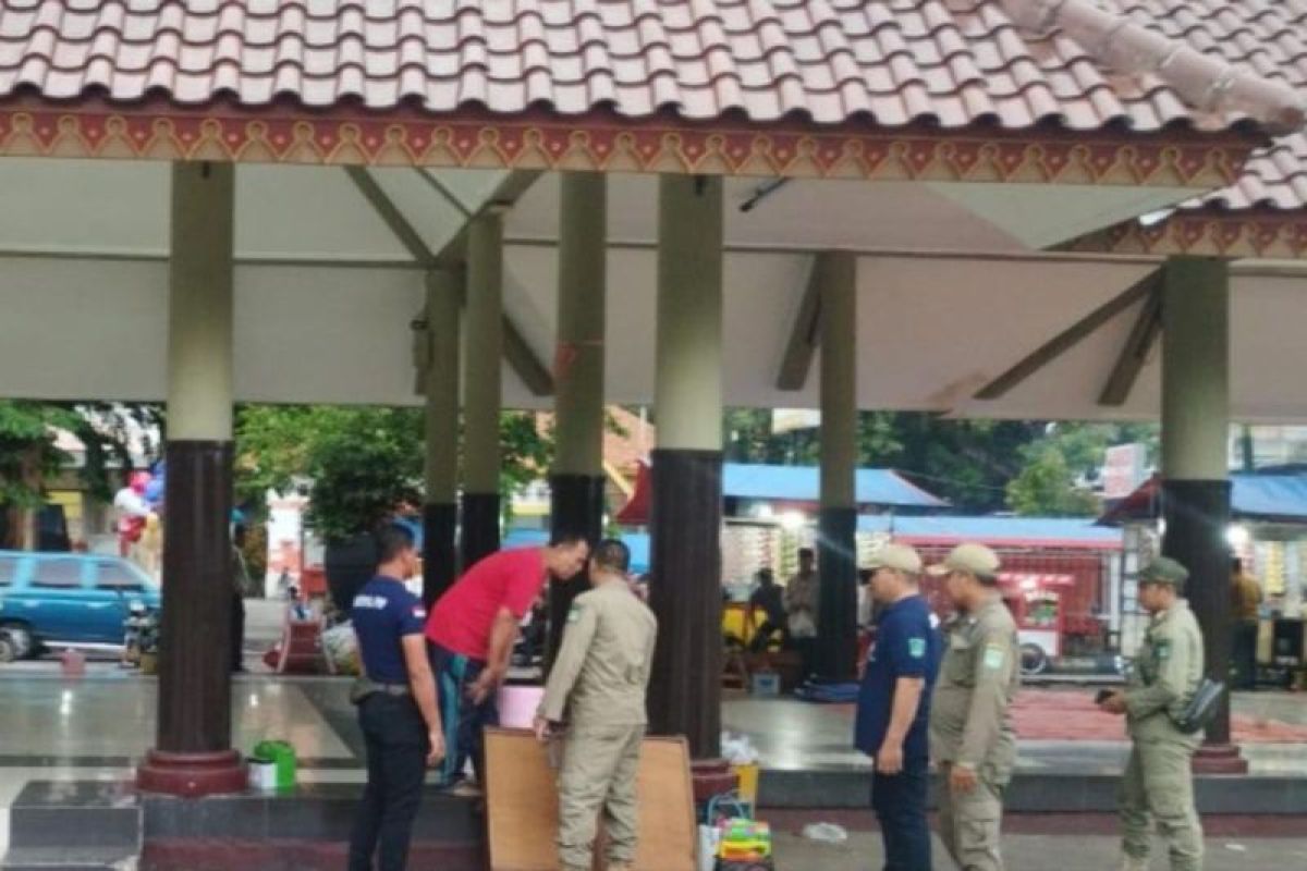 Pemkab izinkan pedagang berjualan di area tertentu alun-alun Bangil Pasuruan