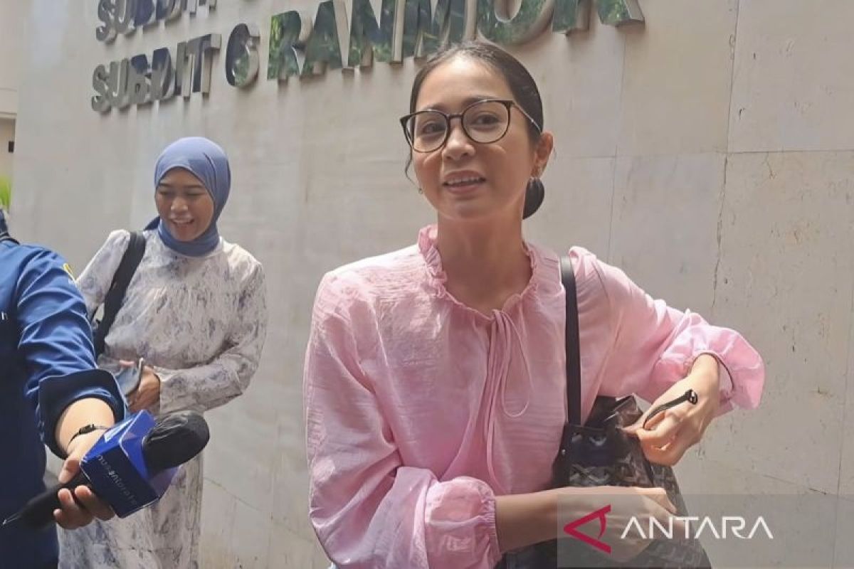 Kriminal kemarin, tersangka penipuan Bunga Zainal hingga sidang Hasto