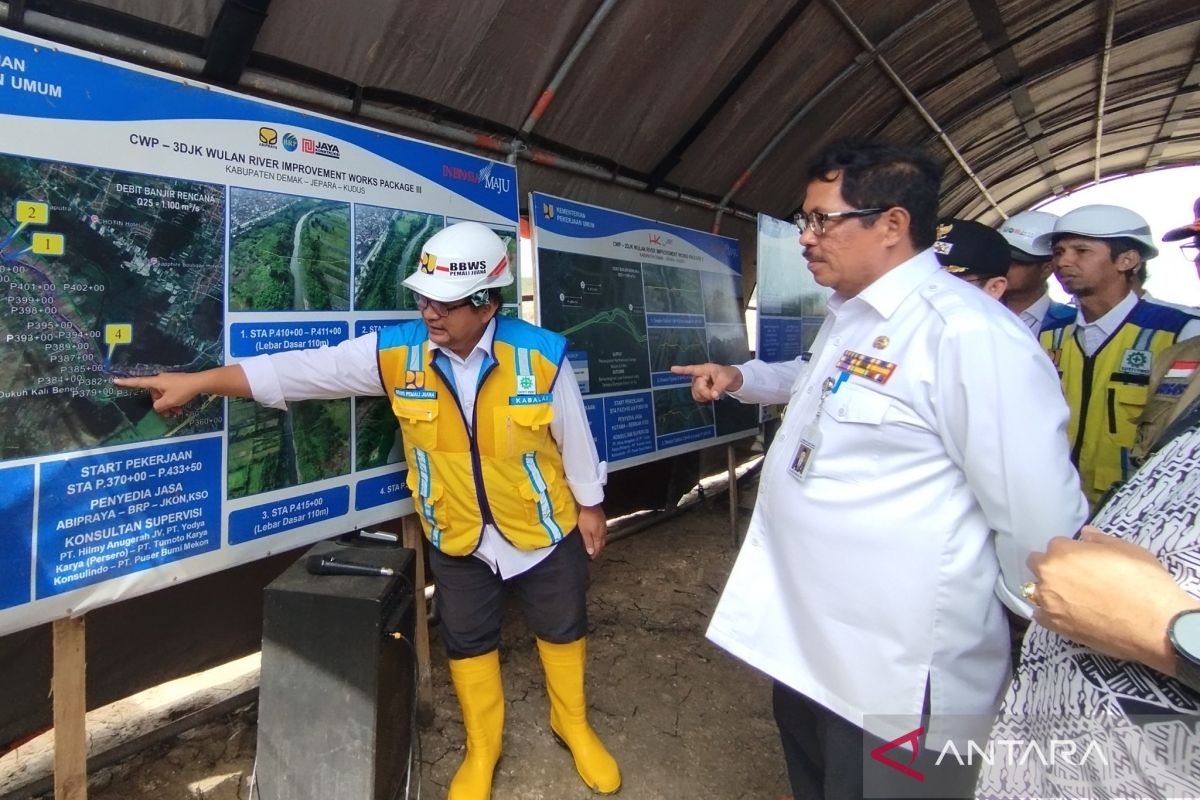 Pj Gubernur Jateng tinjau normalisasi Sungai Wulan sepanjang 30 kilometer