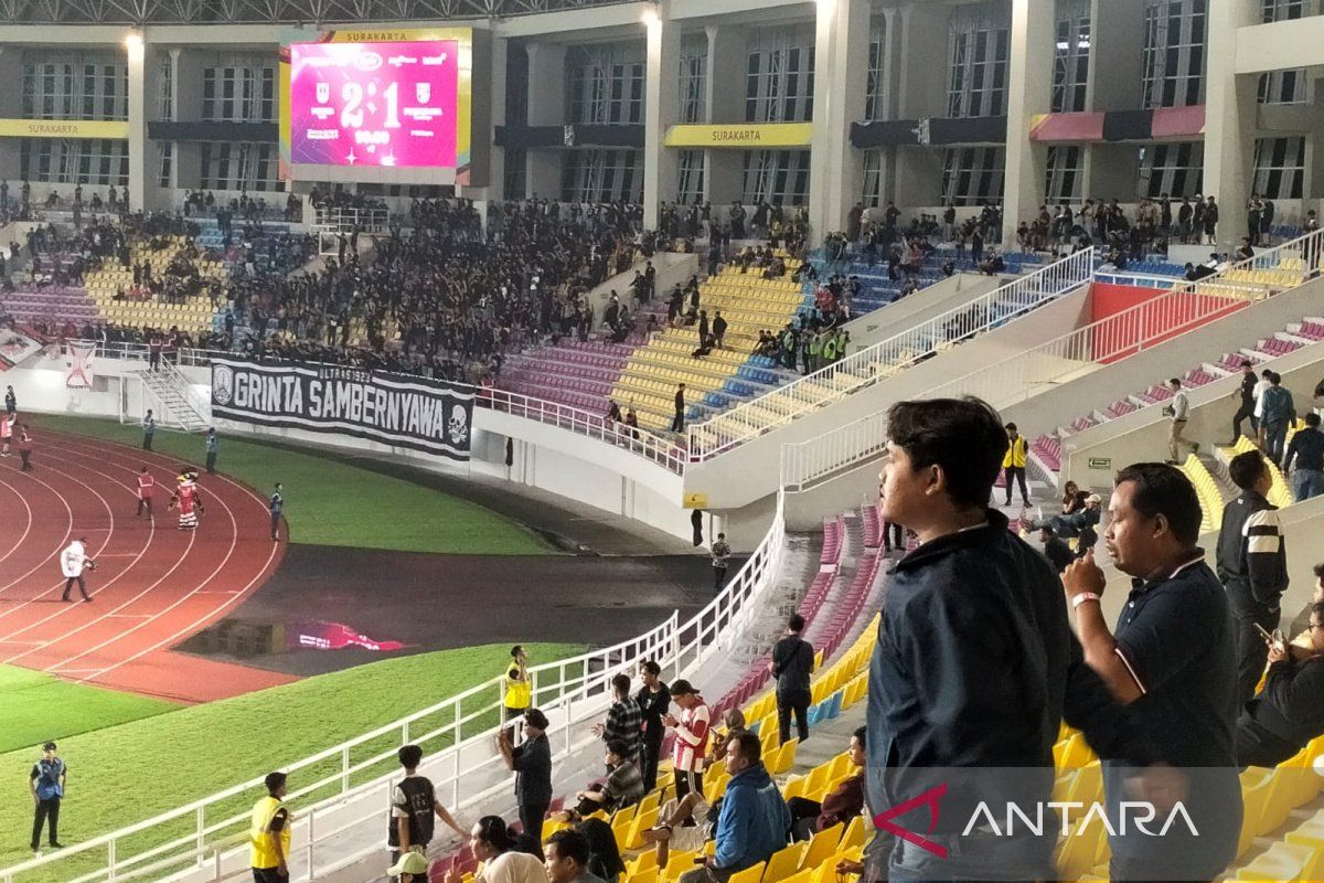 Persis Solo kalahkan Persebaya di Stadion Manahan