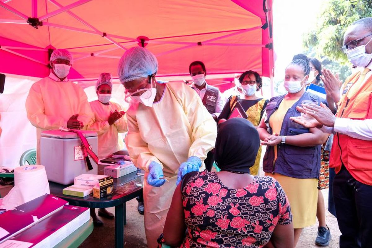 Uganda mulai skrining Ebola di perbatasan cegah penyebaran virus