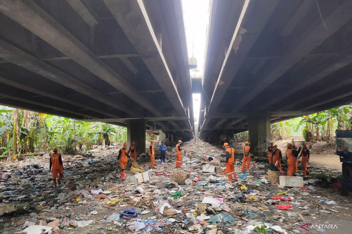 Jakbar awasi Kolong Tol Angke agar tak kembali dihuni