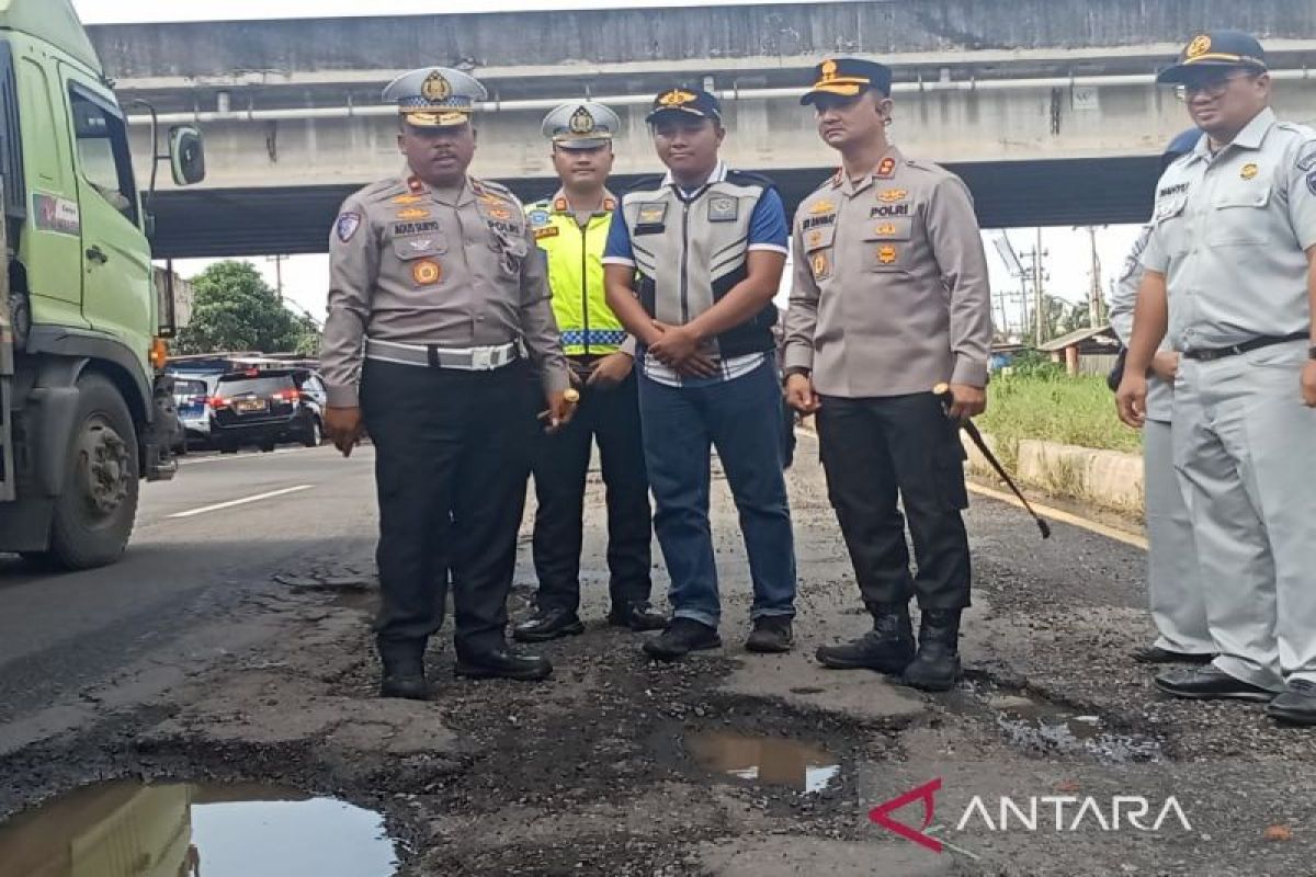 Korlantas tindak truk over dimensi  beroperasi cegah kerusakan jalan