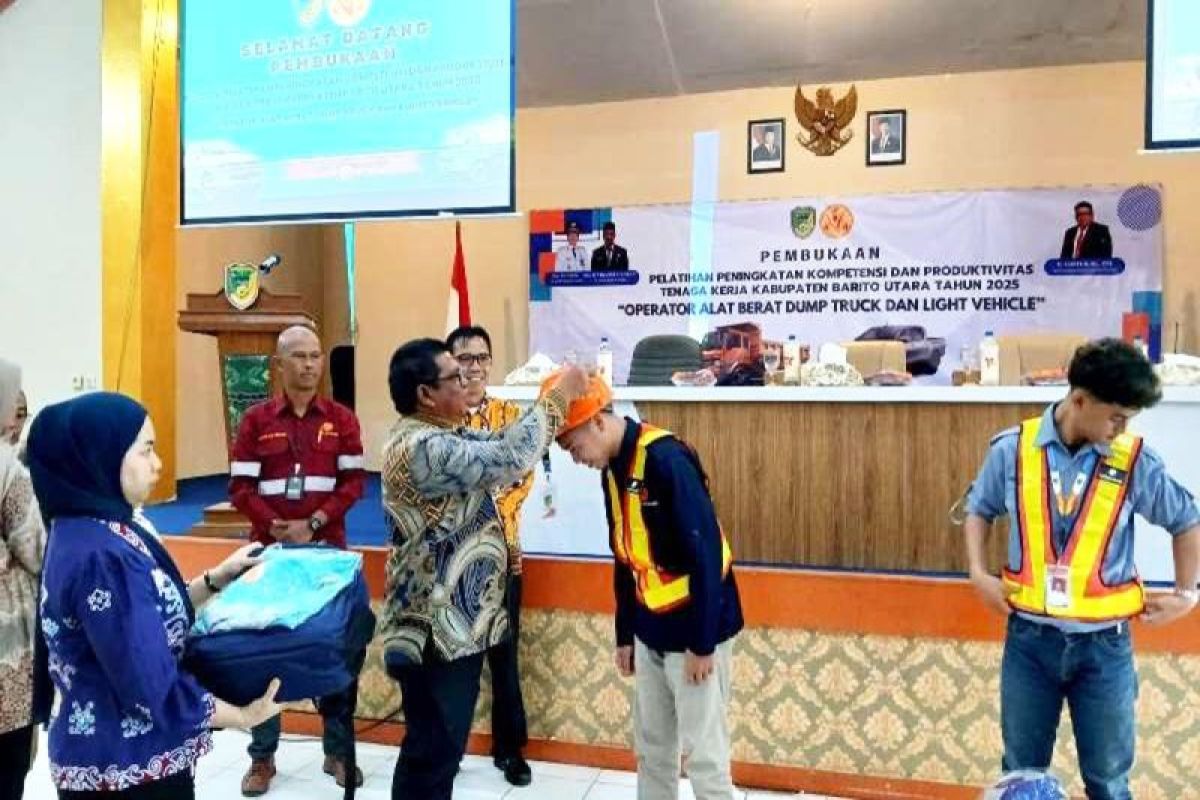 Pemkab Barut adakan pelatihan operator alat berat di Tanjung