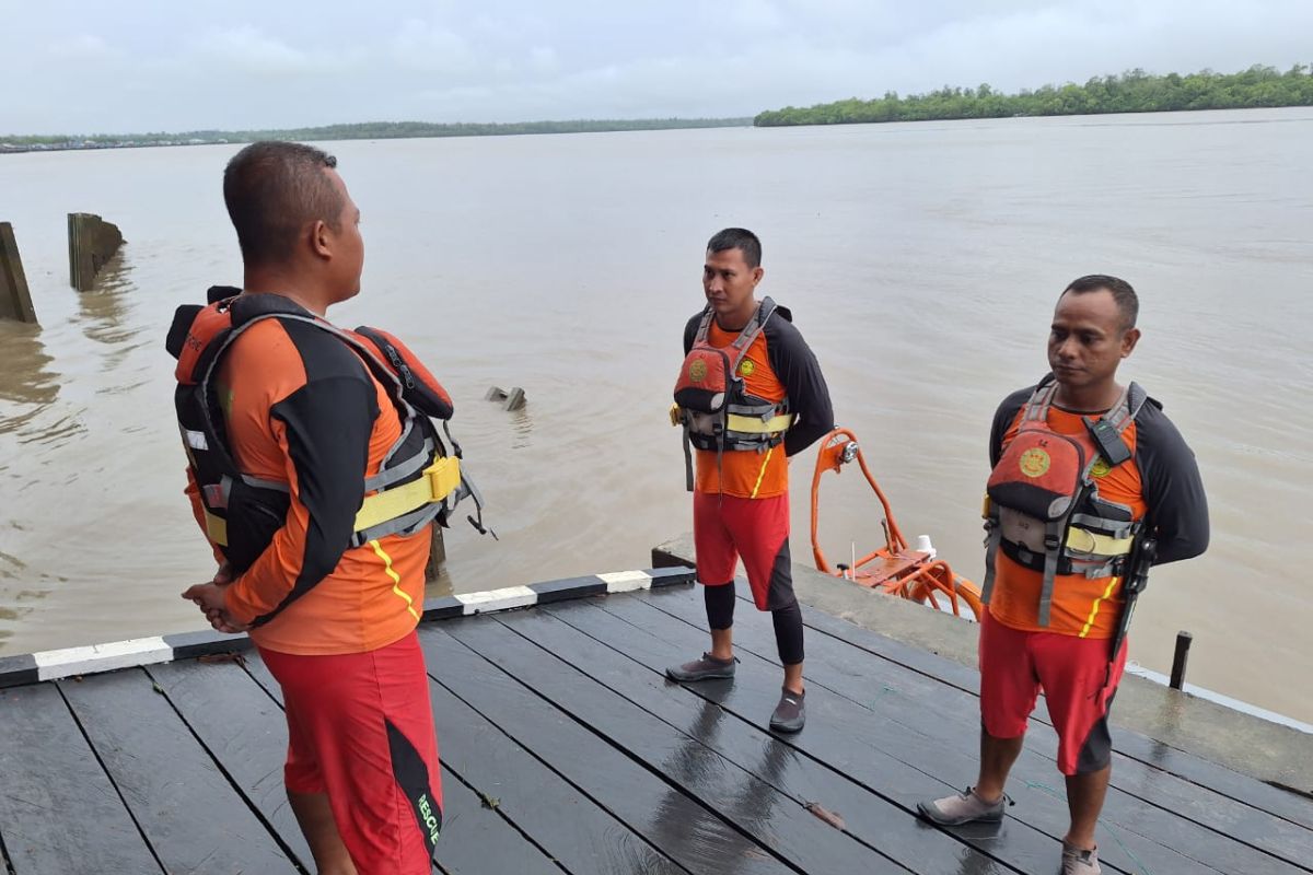 SAR Timika mencari perahu hilang kontak di Perairan Pulau Tiga