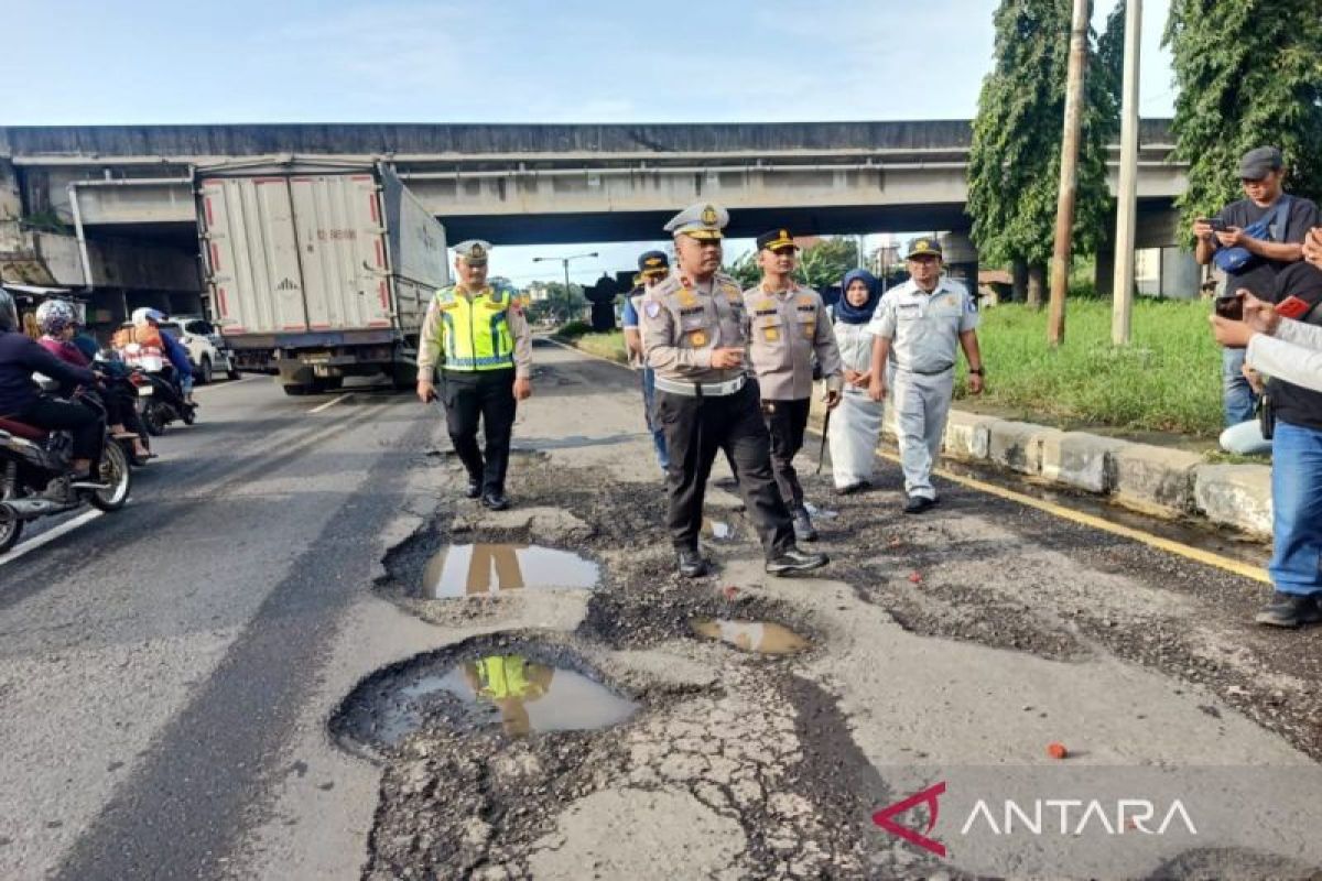 Pemkab Batang ajukan  permohonan perbaikan jalan ke Kementerian PU