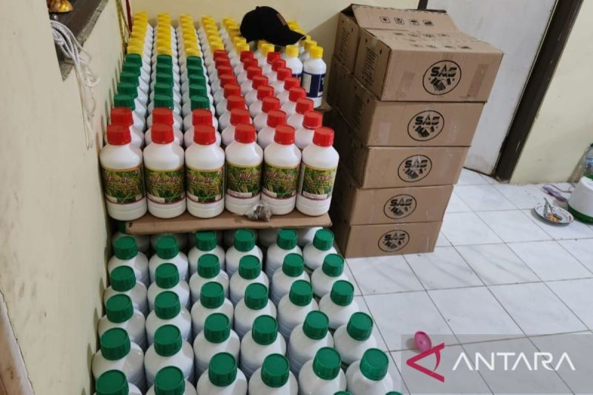 Polisi ungkap tempat produksi pupuk cair diduga palsu di Situbondo