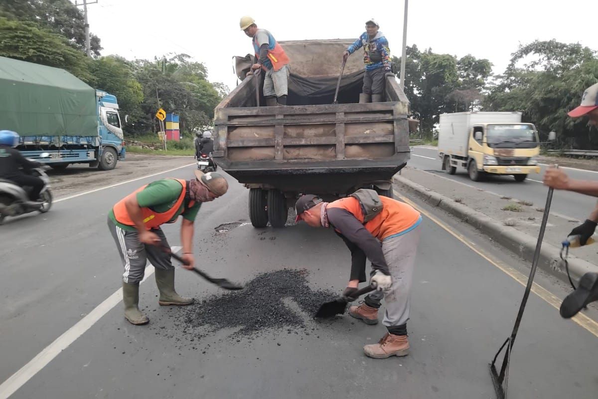 Jalan berlubang di Pantura Batang sudah diperbaiki