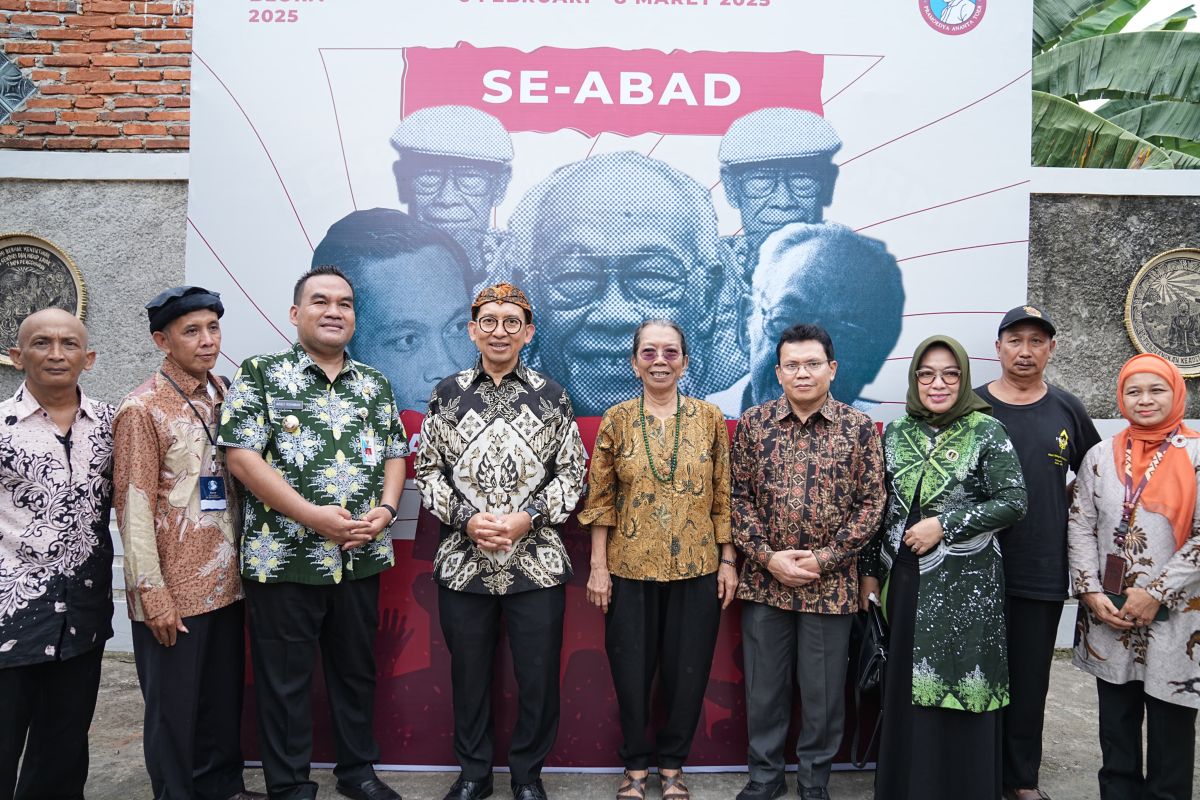 Culture minister launches Pramoedya's centenary festival in Blora, Central Java