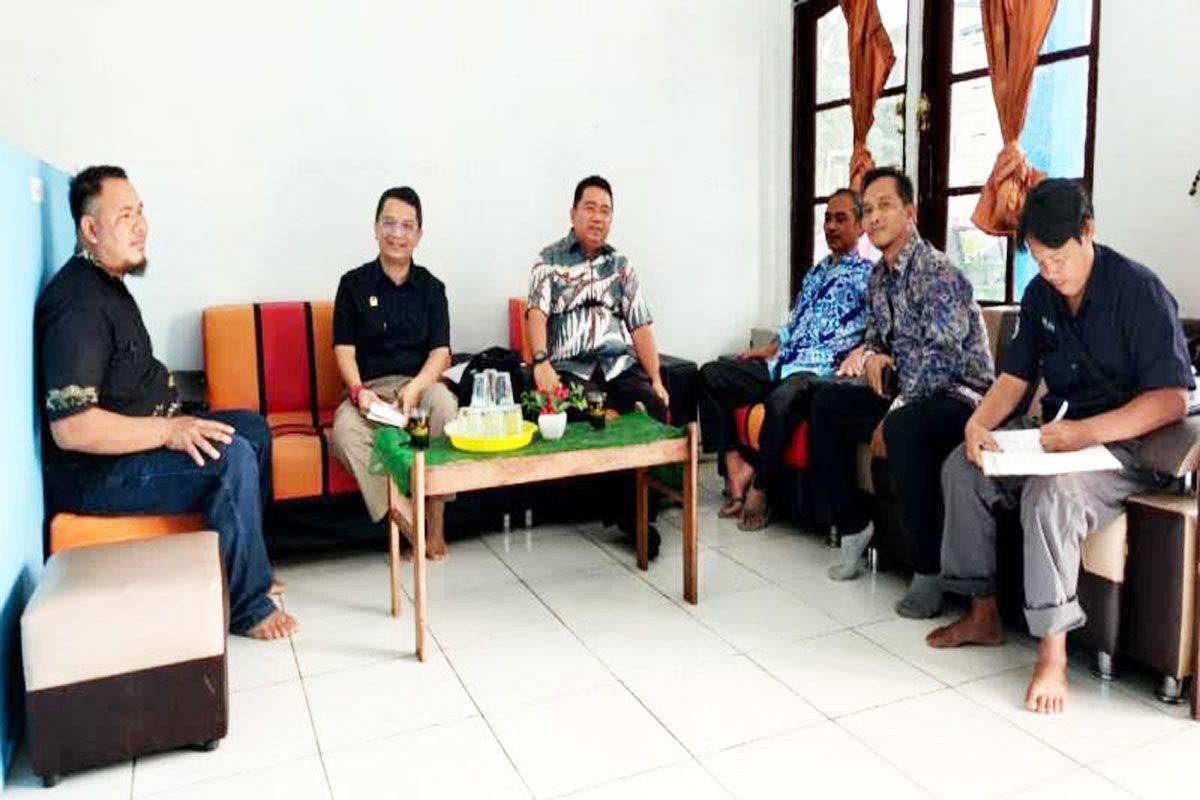Ketua Komisi II DPRD Barut terima usulan pembangunan Batu Raya II
