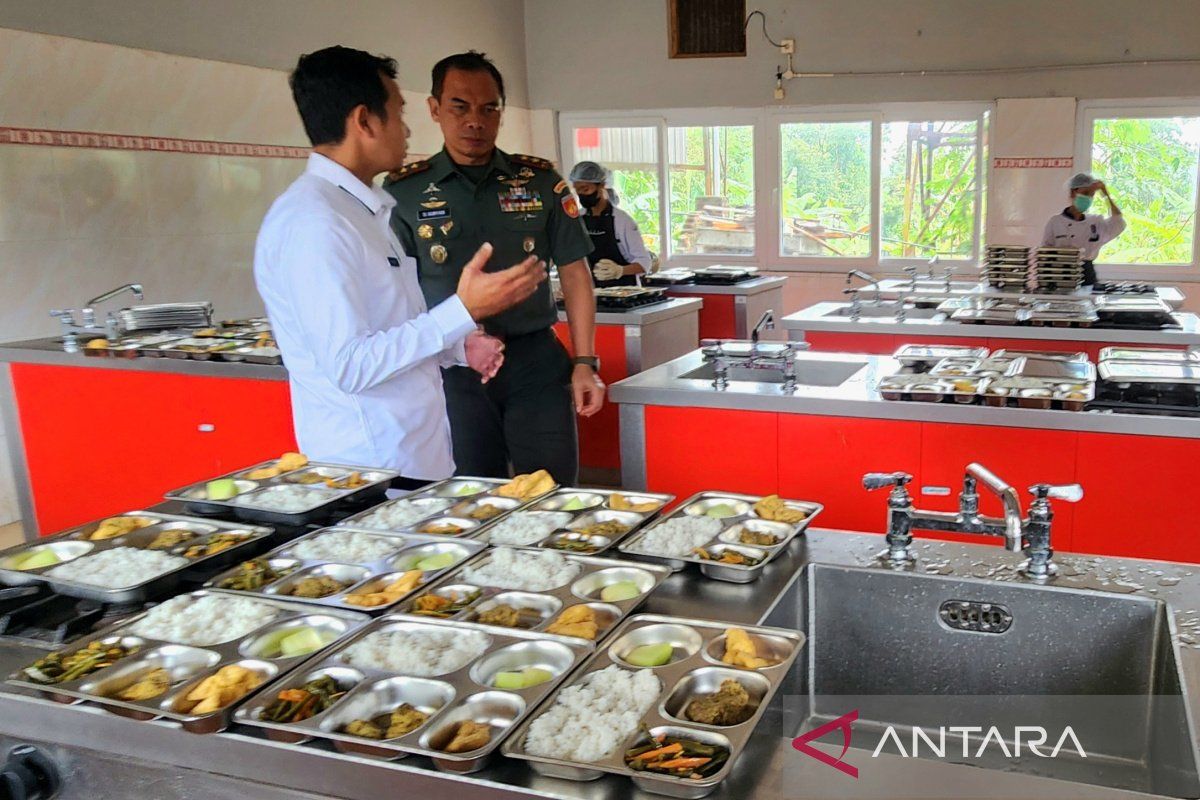 Pangdam Diponegoro cek satuan pelayanan pemenuhan gizi di Semarang