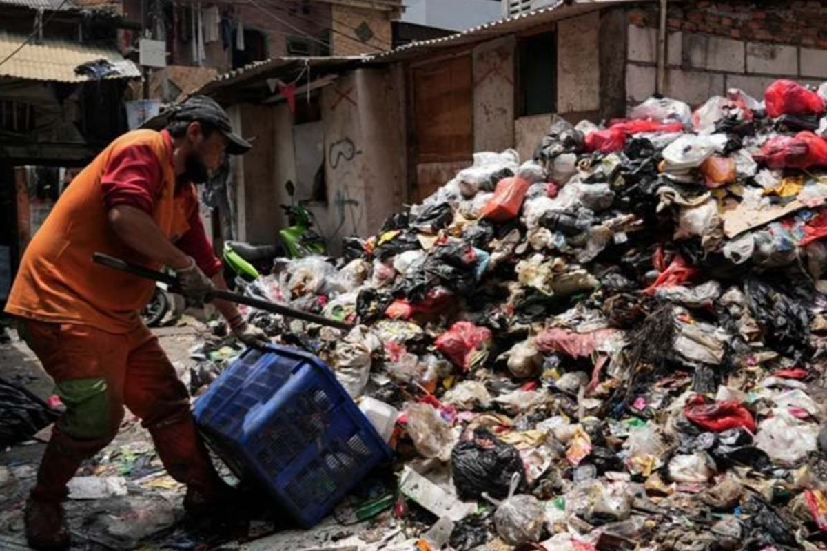 Lima ton sampah diangkut dari area Rusunawa Tambora Jakbar