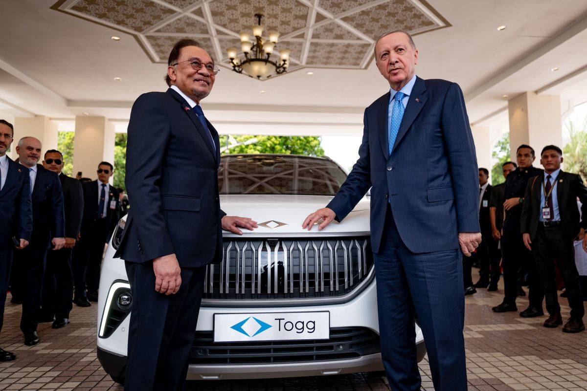 Presiden Erdogan hadiahi PM Anwar mobil listrik TOGG