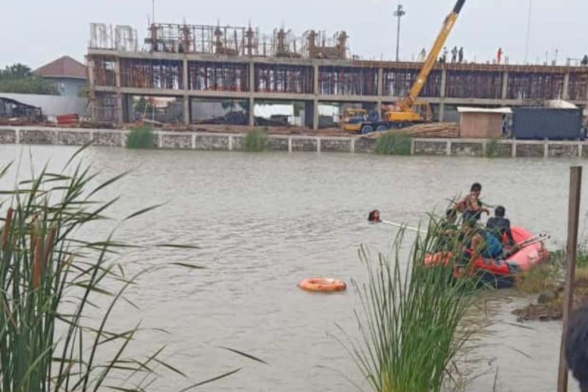 Dua mahasiswa Unissula tenggelam di kolam retensi kampus berhasil dievakuasi