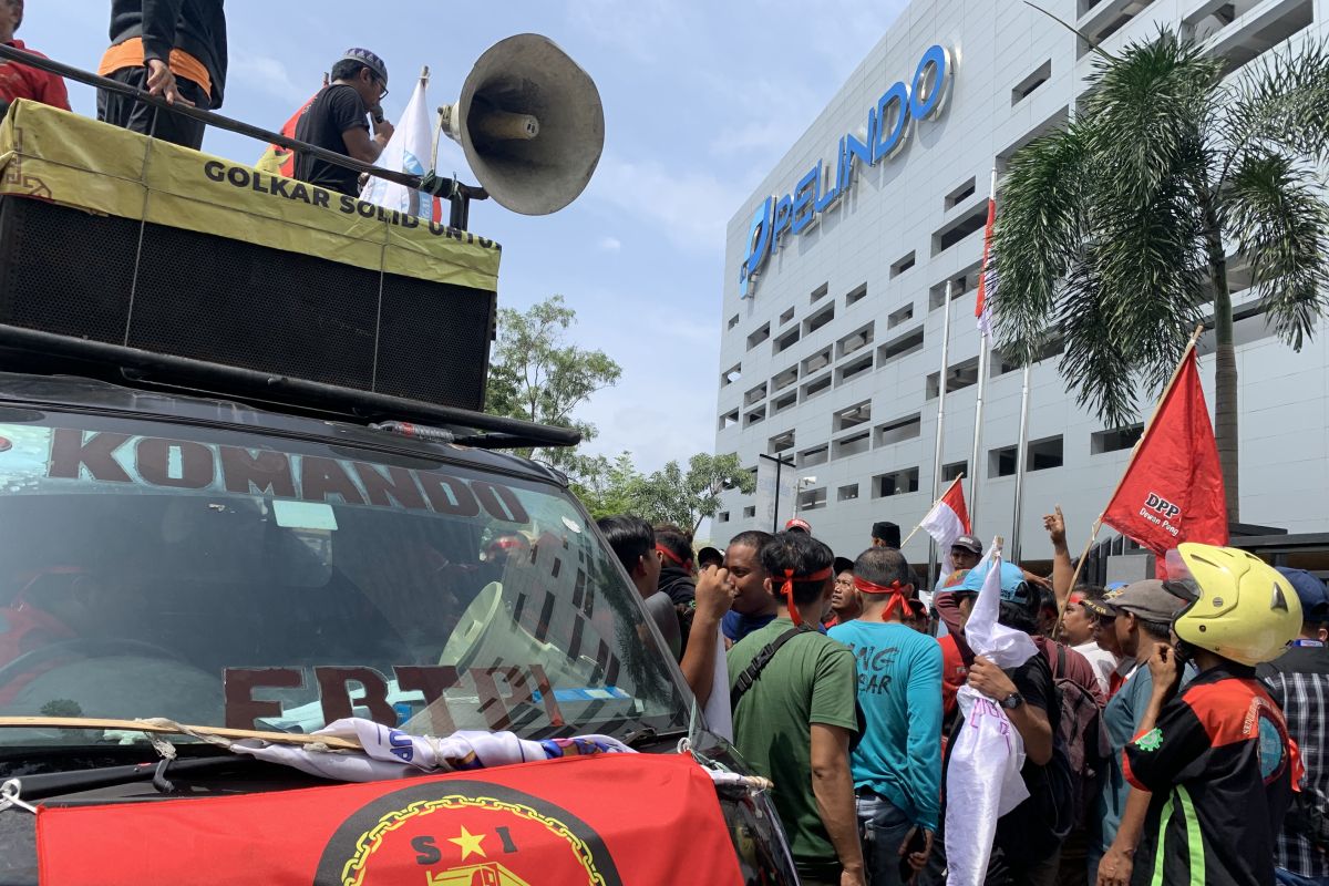 Kriminal kemarin, sopir truk geruduk tower Pelindo hingga sidang Hasto