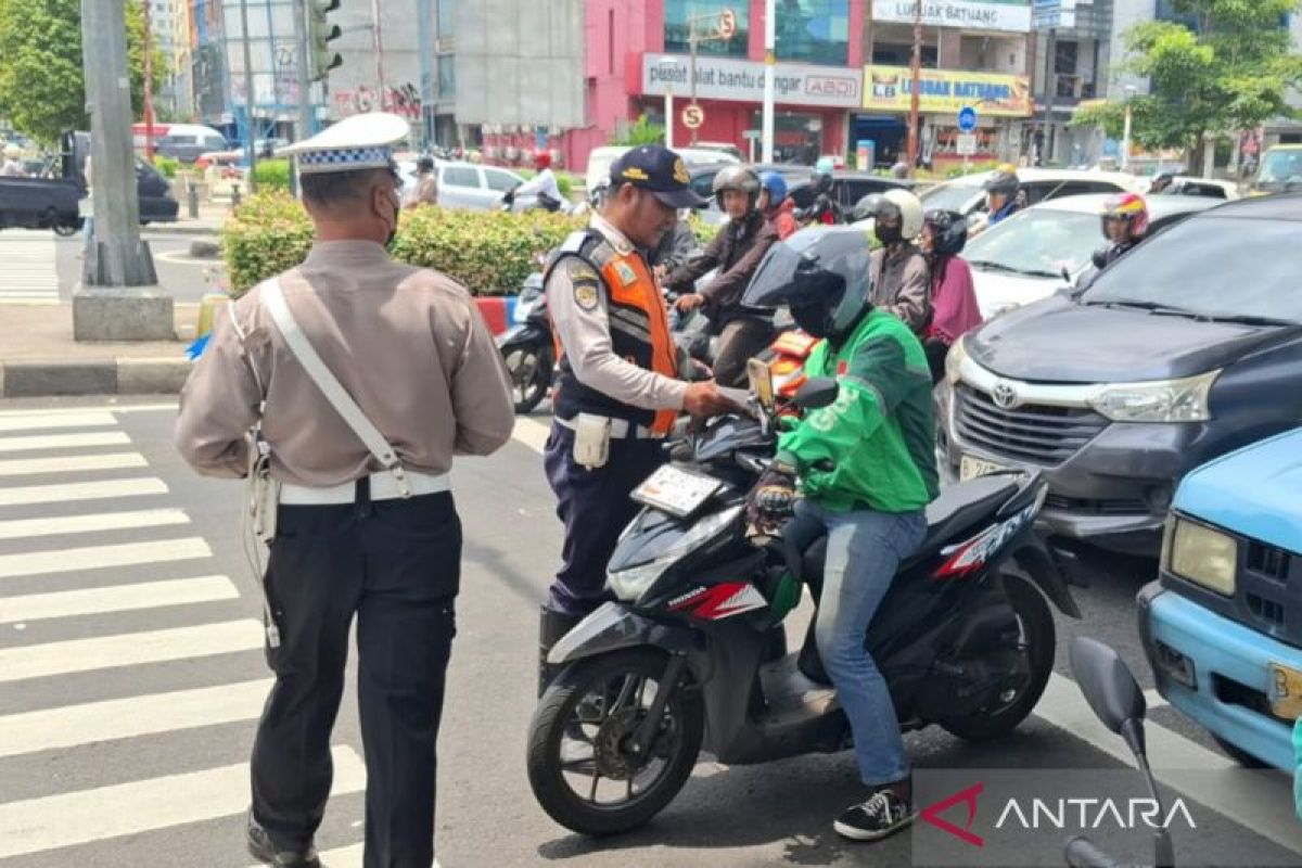 Ratusan kendaraan melanggar saat Operasi Keselamatan 2025 di Jaktim