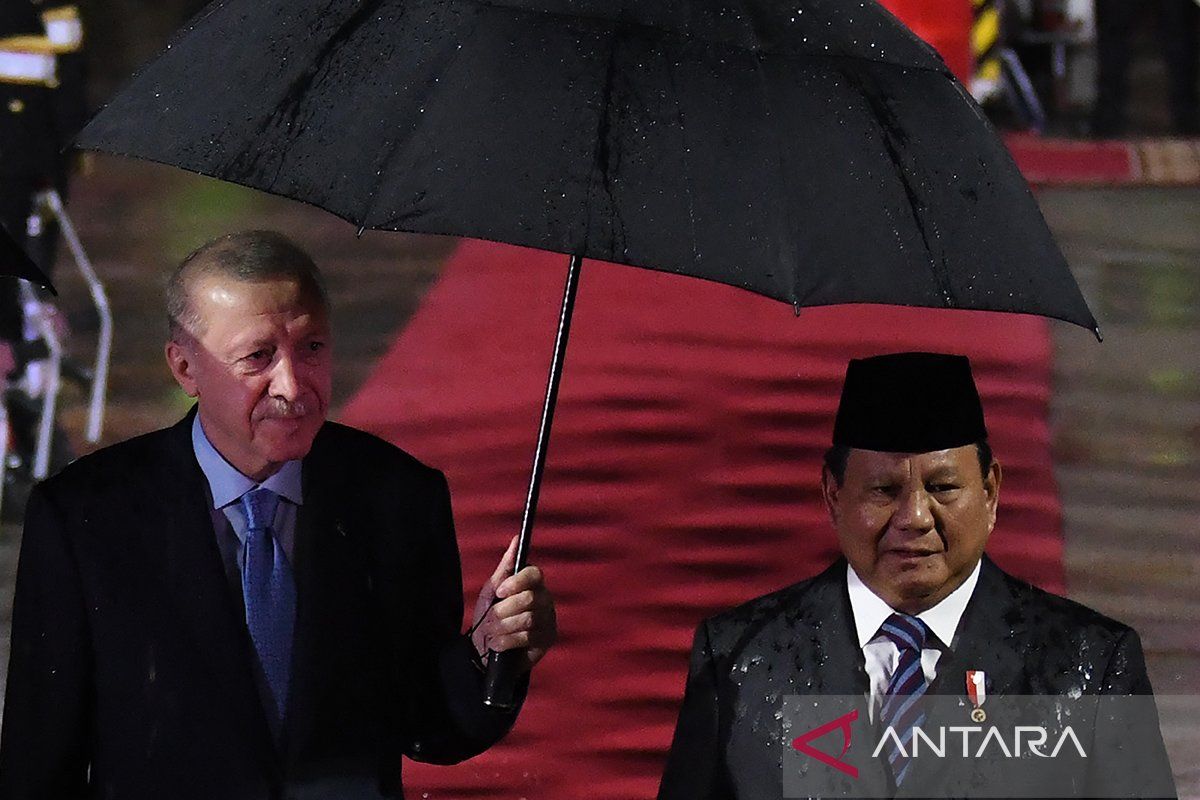 Presiden Prabowo Subianto sambut kedatangan Presiden Turki Recep Tayyip Erdogan di Jakarta