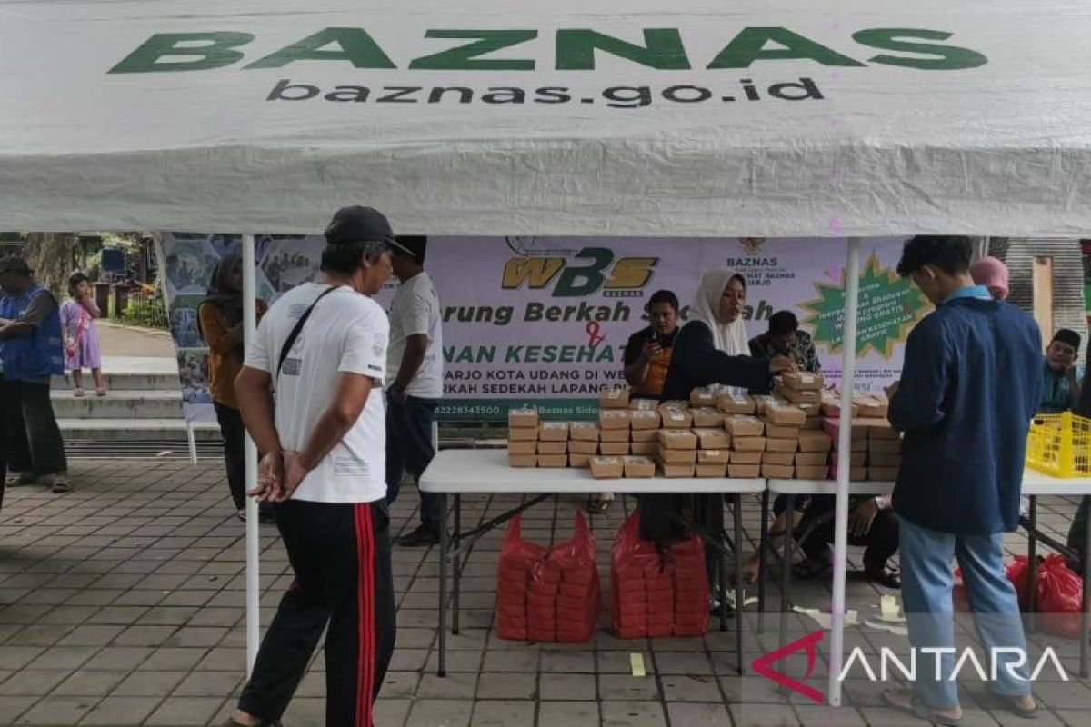 Baznas Sidoarjo salurkan makan siang dan pemeriksaan kesehatan gratis