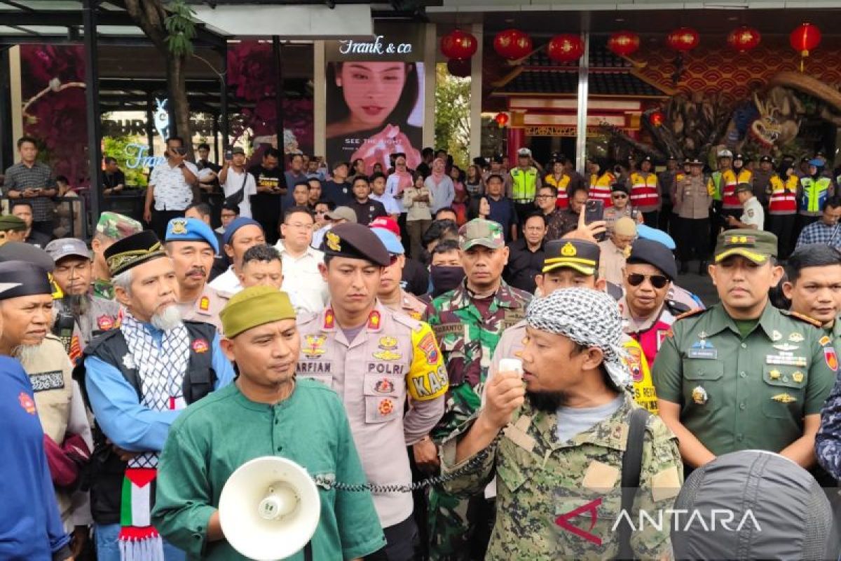 Gelaran festival  kuliner nonhalal di Solo tuai polemik