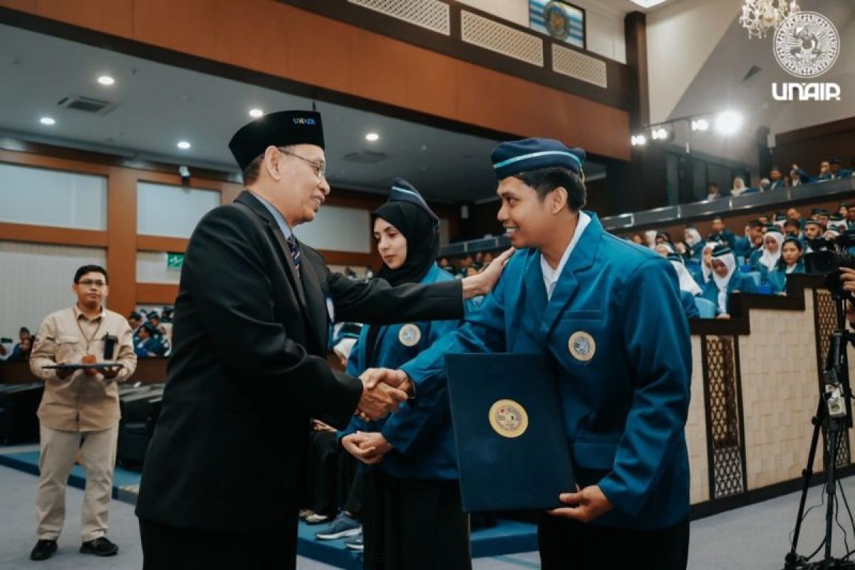 Rektor Unair kukuhkan maba program pascasarjana tahun 2024/2025