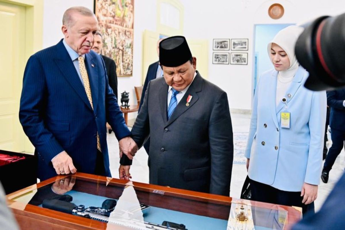 Prabowo dan Erdogan tukar cenderamata bersejarah