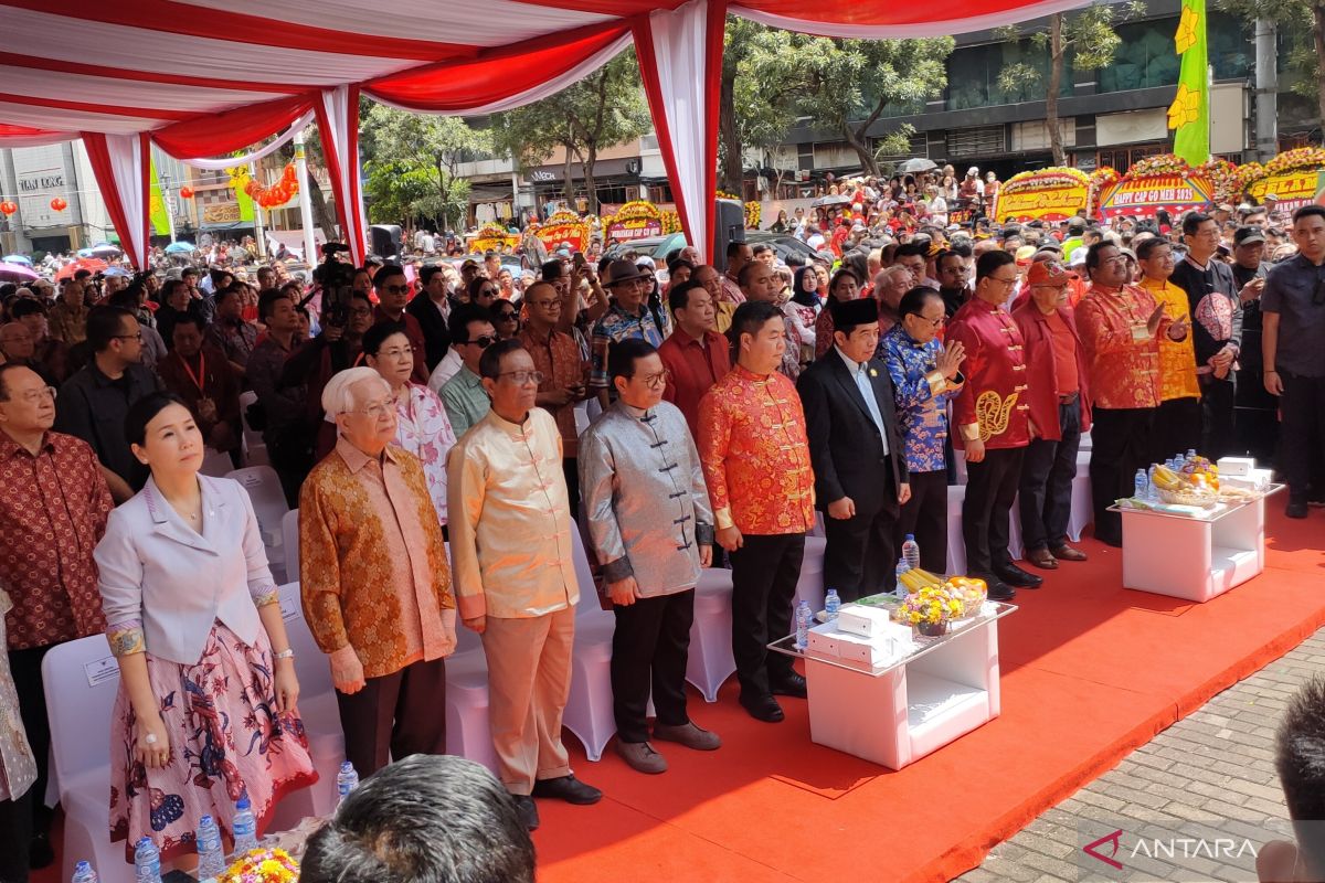 Mahfud dan Anies serta Pram-Doel hadiri Cap Go Meh di Glodok