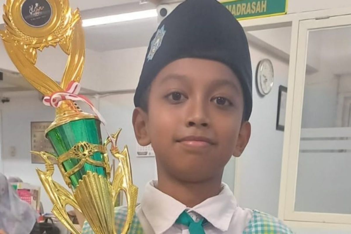 Dua siswa MI Masjid Al-Akbar raih juara 1 dan 2 lomba Imla' tingkat Jatim