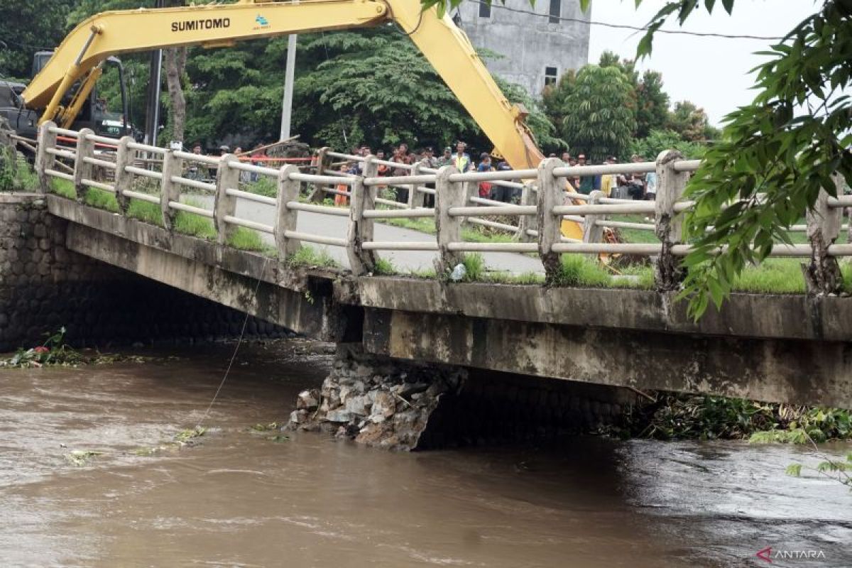 Masalah anggaran, Pemkab Tulungagung tunda perbaikan Jembatan Junjung