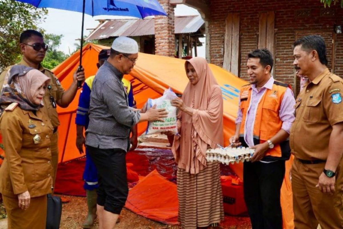 Belasan rumah di Ujungbulu Bulukumba diterjang angin kencang