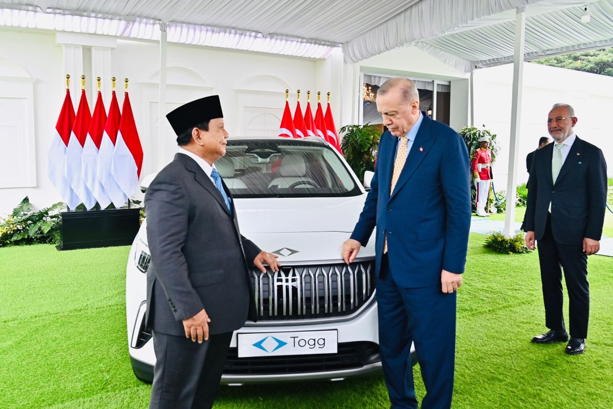 Simbol persahabatan, Erdogan hadiahi Prabowo mobil listrik TOGG