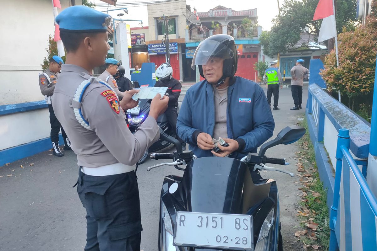 Propam cek kelengkapan kendaraan anggota  Satlantas Polres Purbalingga