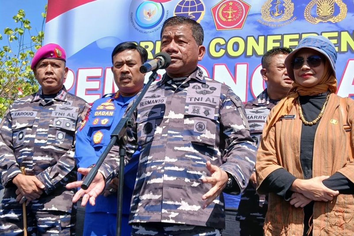 TNI AL rampungkan operasi pembongkaran pagar laut 30 km di Tangerang