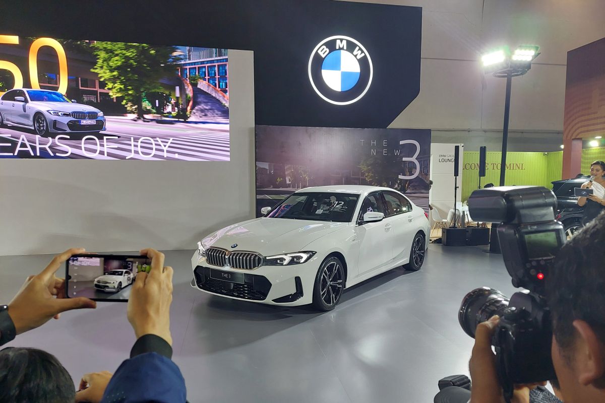 BMW 320i M Sport hadir dengan penyegaran dan teknologi canggih