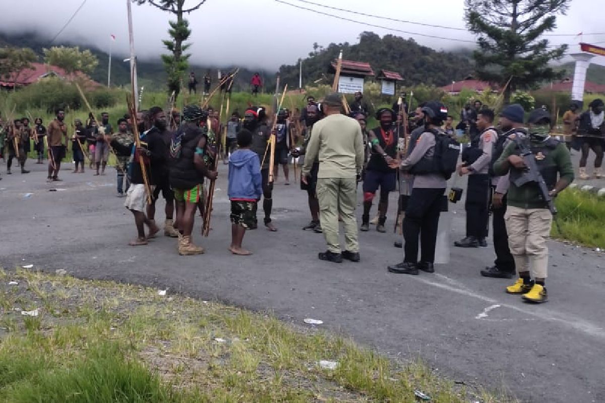 Pendukung paslon bupati Puncak Jaya kembali bentrok, satu orang tewas