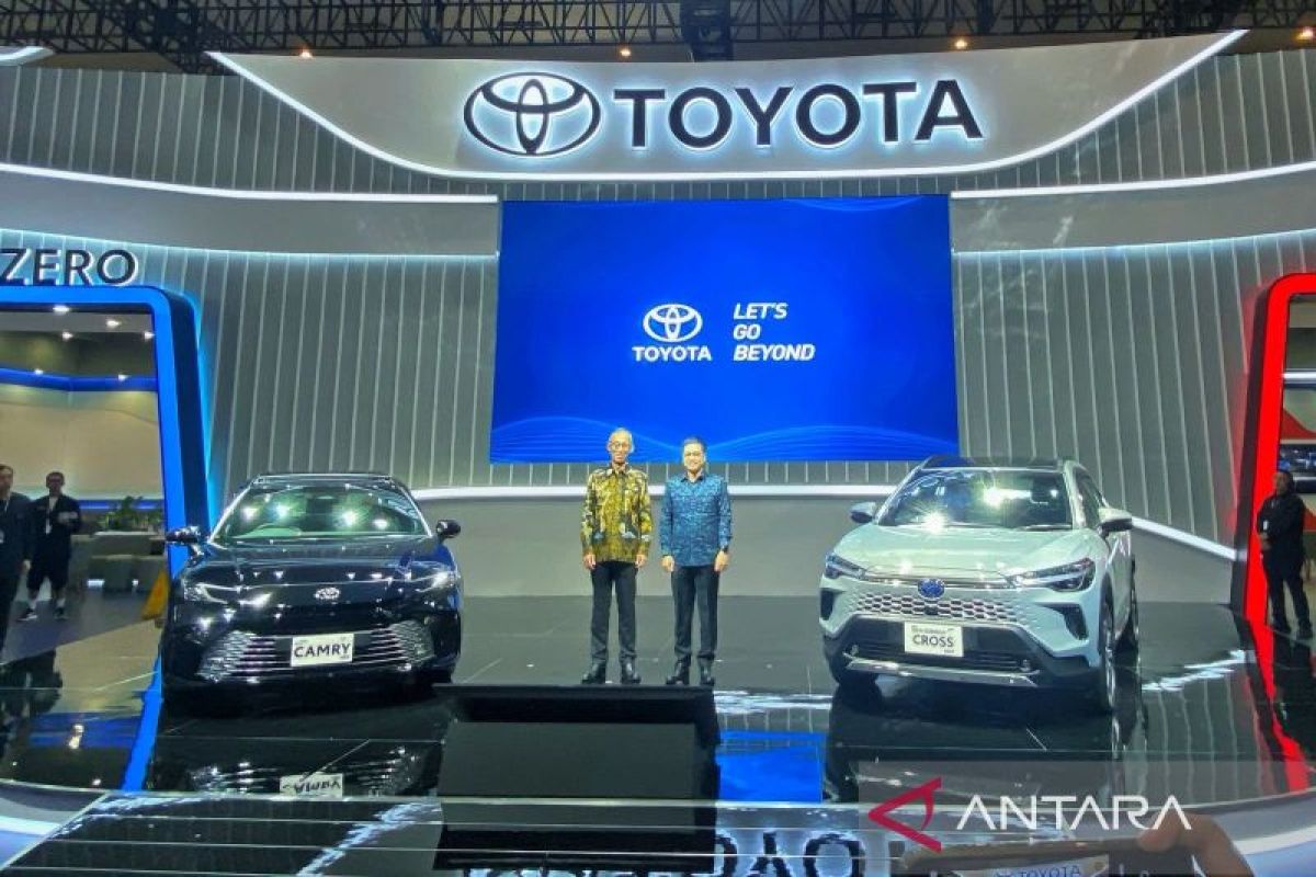 Toyota luncurkan dua kendaraan elektrifikasi ke panggung IIMS 2025