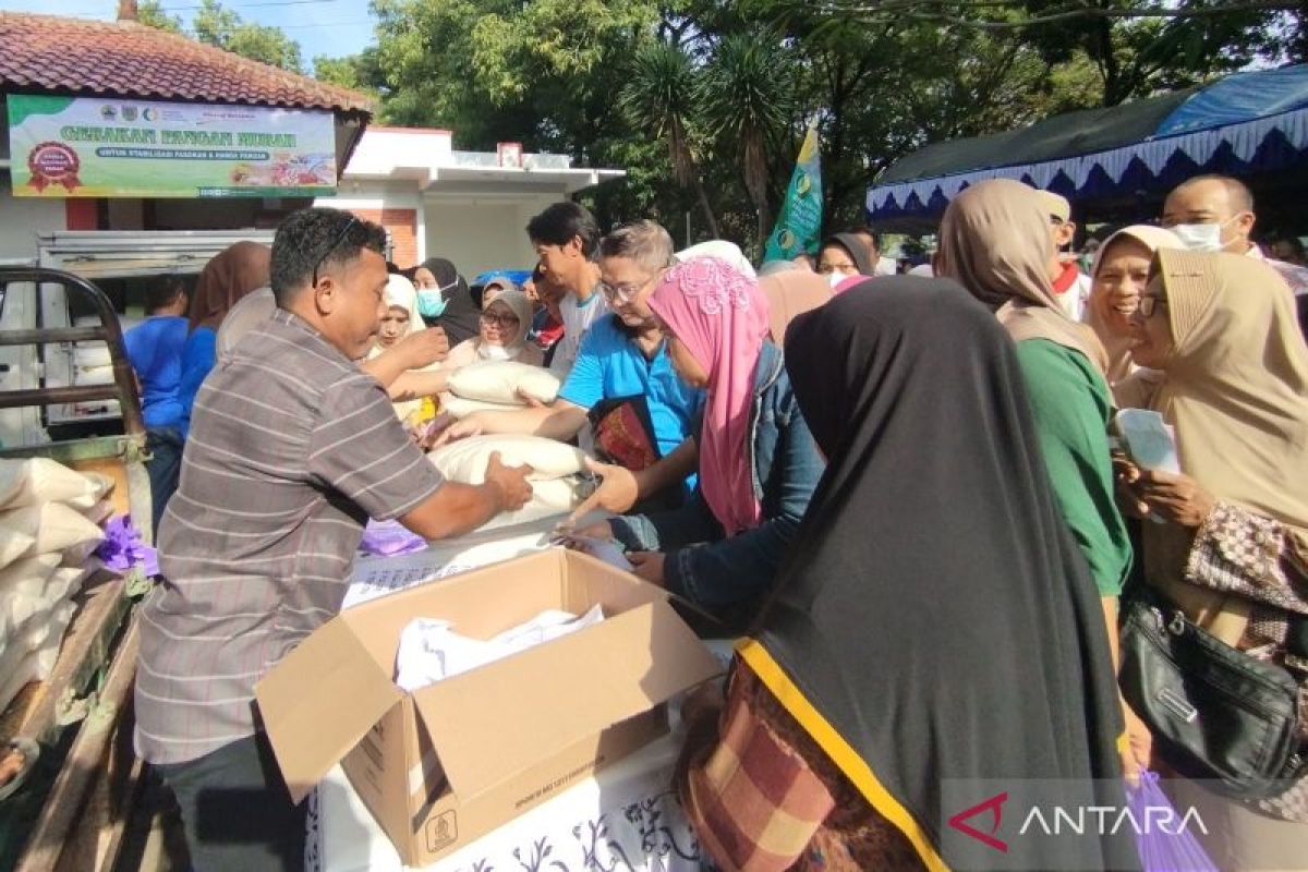 Pemkab Kudus kembali gelar pasar murah untuk kendalikan  inflasi